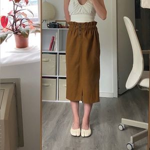 oak and fort brown skirt with an elastic waistband